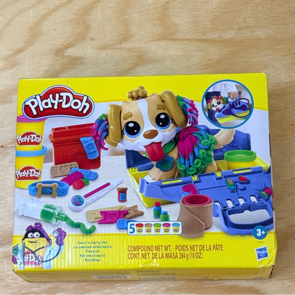 Play-Doh Care ’n Carry Vet Playset Puppy | 5 Cans | Kids Pretend Toy - Picture 3 of 9